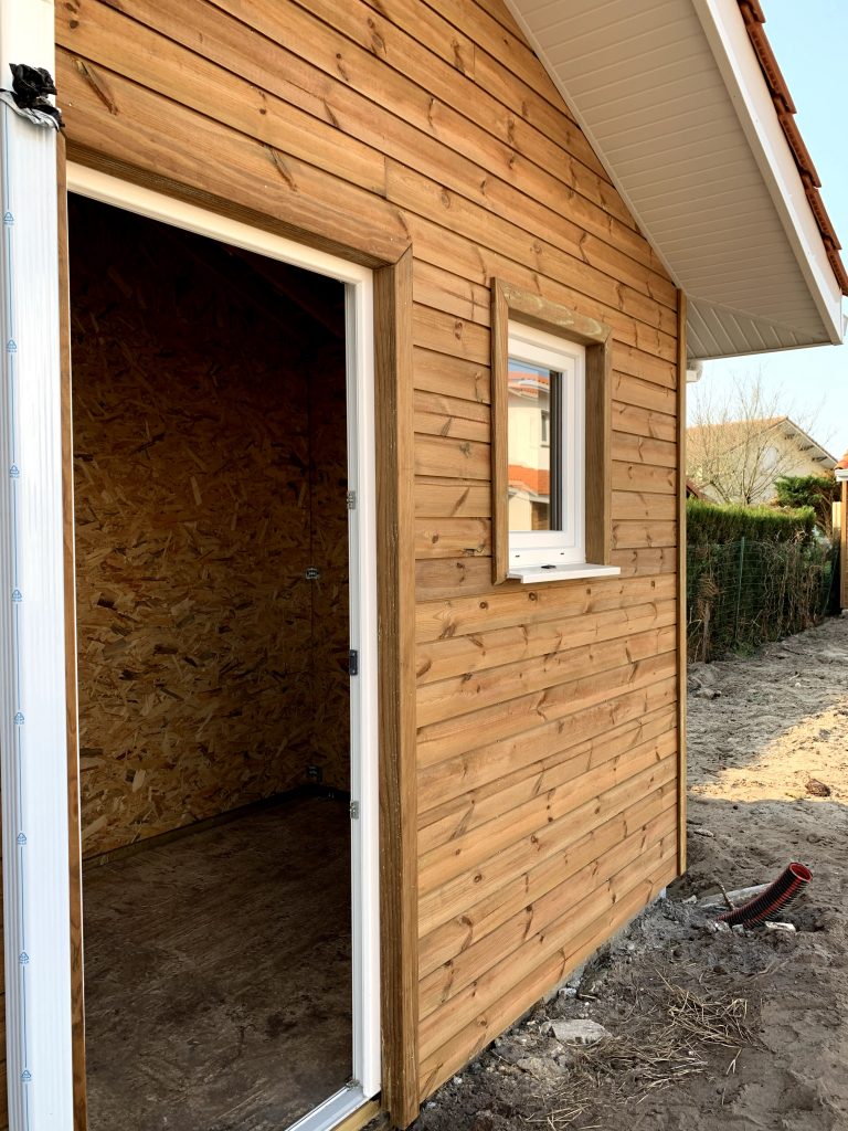 CABANON PIN CORNIERE INTERIEUR OSB TYPE CHALET